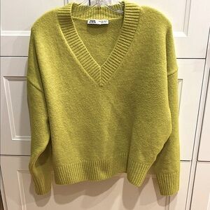 Zara Women's long sleeved V-Neck Sweater Bright Yellow-Green Size Small